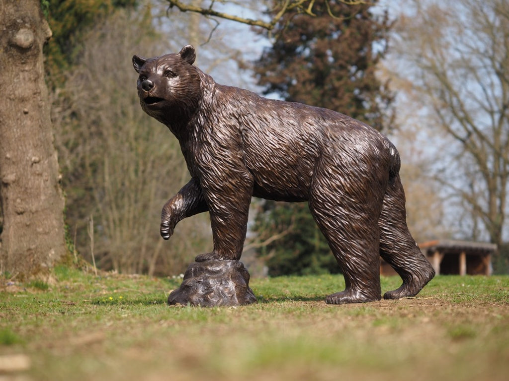 Bronzen beeld beer