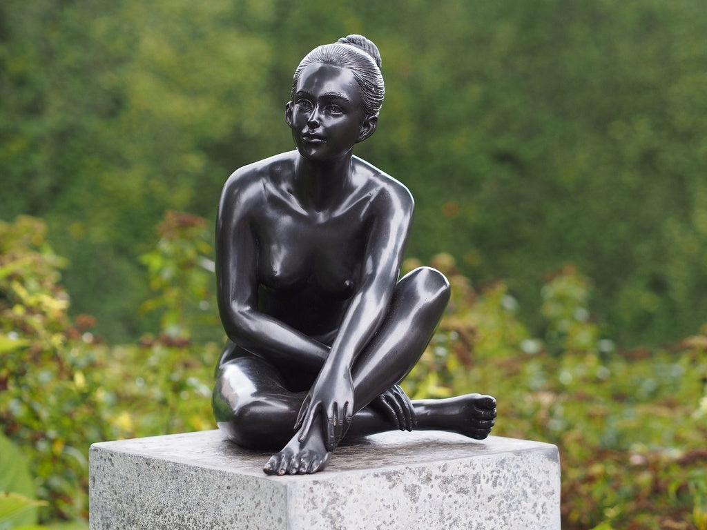 Bronzen tuinbeeld vrouw