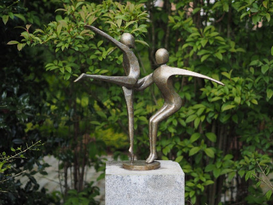 Bronzen beeld dansend paar