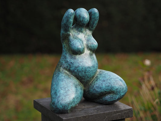 Bronzen beeld dame