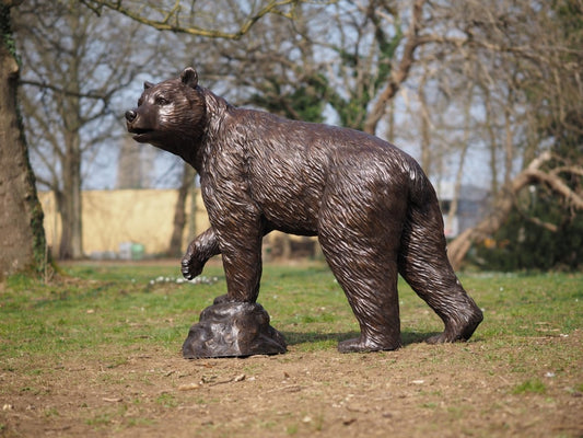 Bronzen beeld beer