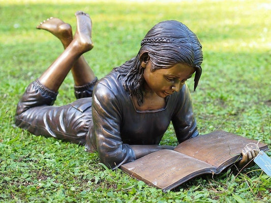 Bronzen beeld meisje met boek