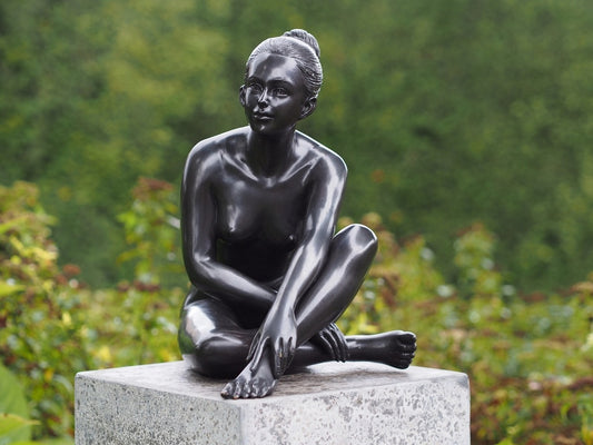 Bronzen tuinbeeld vrouw