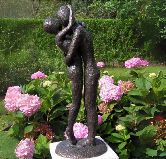 Bronzen beeld liefdespaar