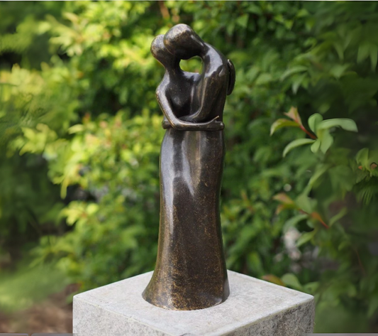 Bronzen beeld de kus