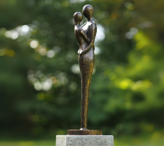 Bronzen beeld man en vrouw