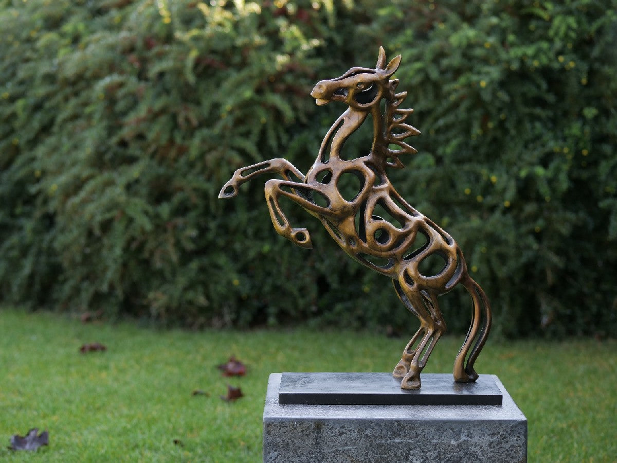 Modern bronzen beeld steigerend paard - GardenArts