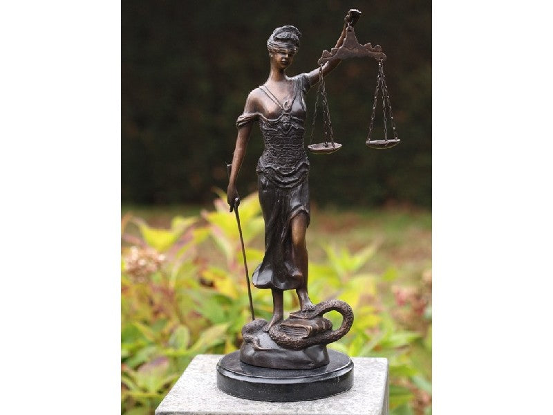 Beeldje vrouwe justitia - GardenArts